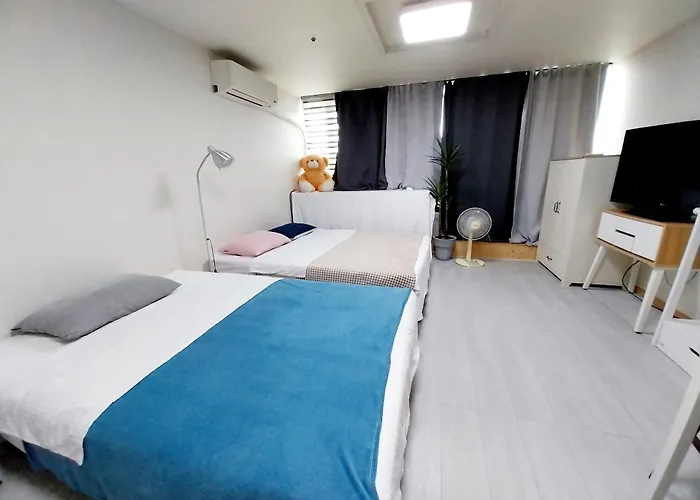 A House With A Great View And Elevator Access Right In Front Of Hongik Univ Station