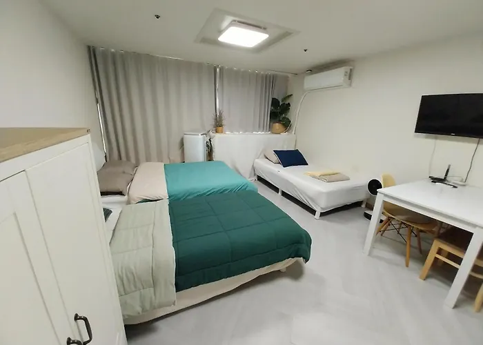 A House With A Great View And Elevator Access Right In Front Of Hongik Univ Station Appartement